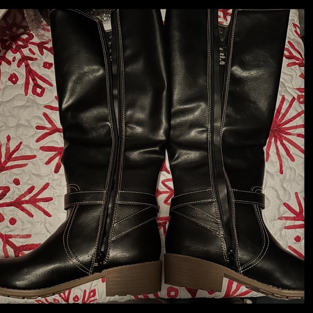 Knee boots
